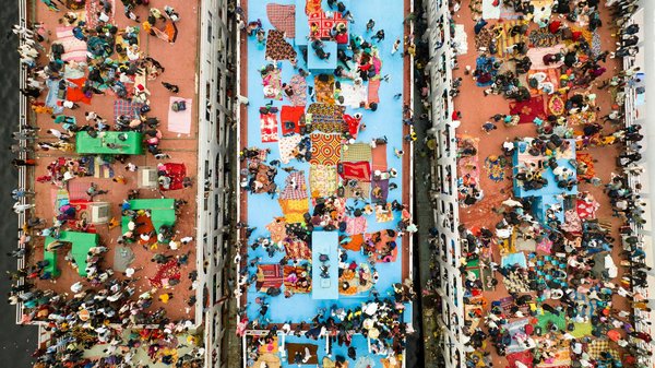 Haute Couture et Prêt-à-Porter : Comment les Grandes Marques Redéfinissent les Tendances de la Mode